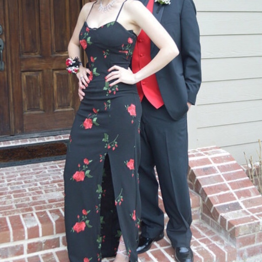 GORGEOUS BLACK W/ RED ROSES FORMAL DRESS